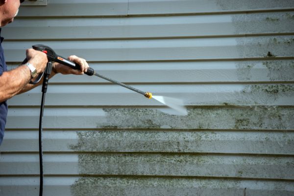 Vinyl Siding Power Washing in Port Orange